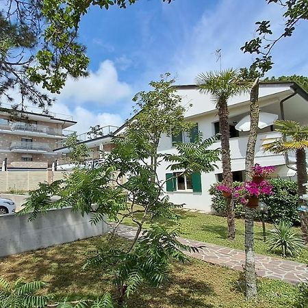 Villa Barbara Fra I Pini Lignano Sabbiadoro Eksteriør bilde