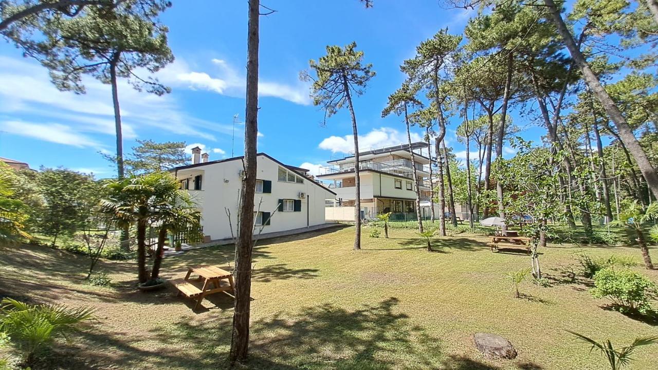 Villa Barbara Fra I Pini Lignano Sabbiadoro Eksteriør bilde