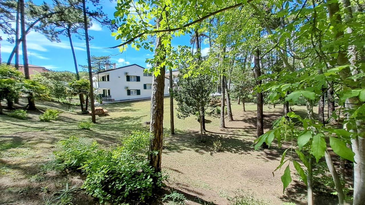 Villa Barbara Fra I Pini Lignano Sabbiadoro Eksteriør bilde