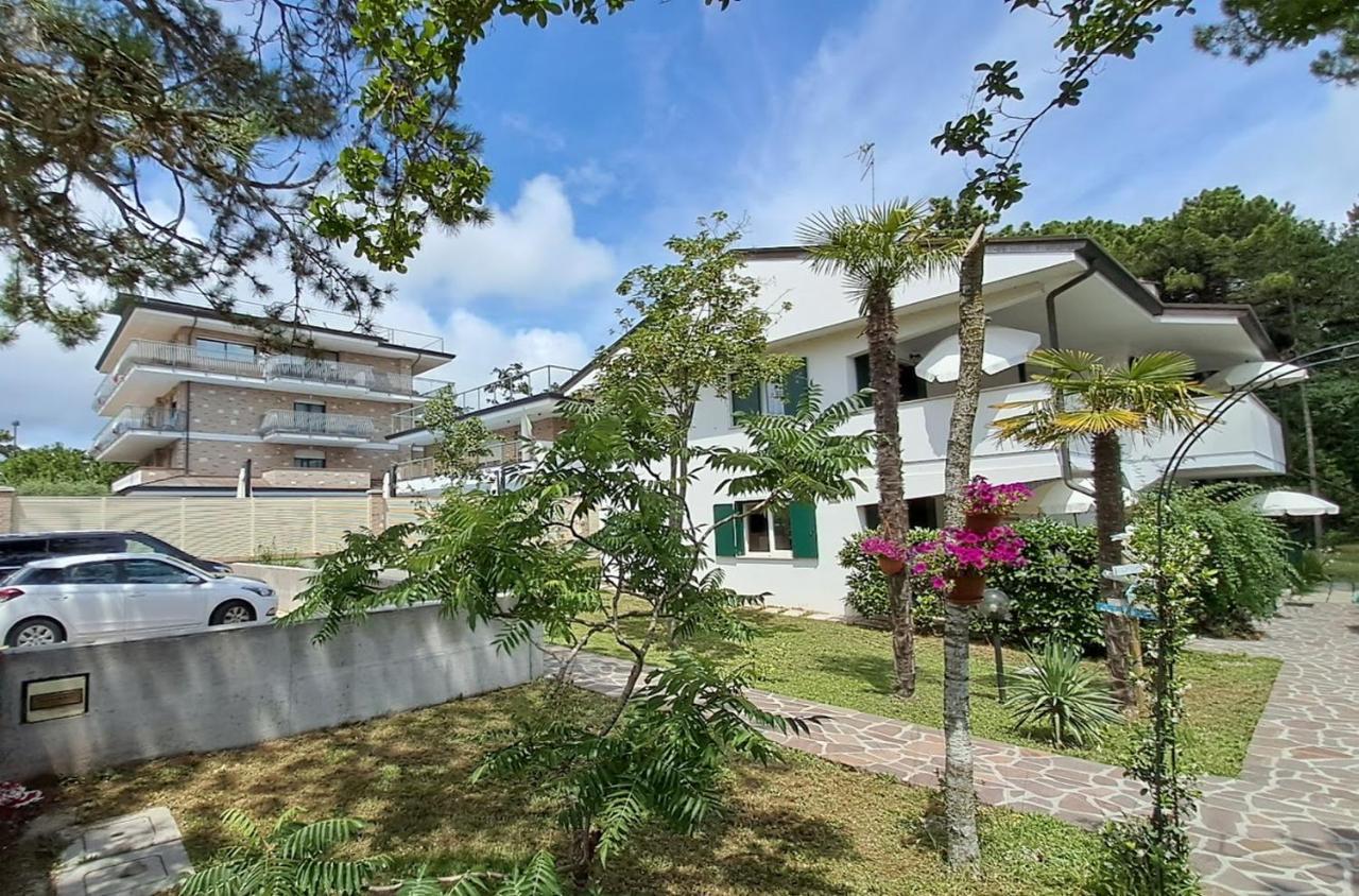 Villa Barbara Fra I Pini Lignano Sabbiadoro Eksteriør bilde